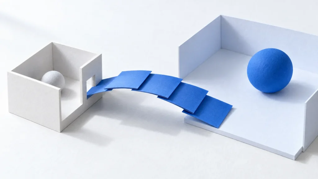 Eine blaue Papierverbindung führt zwischen zwei unterschiedlich eingerichteten Versuchsräumen.