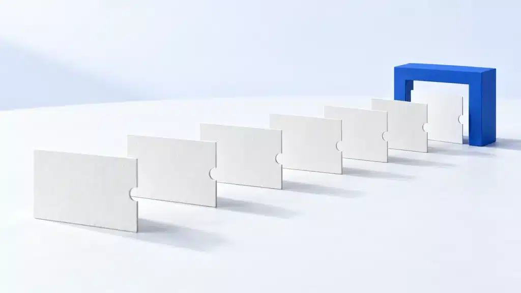 Sieben weiße Papierkarten mit seitlicher Kerbe stehen hintereinander; die letzte Karte befindet sich in einem blauen Rahmen. (KI-generiert)